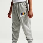 Pantalones de entrenamiento para niños talla pequeña Nike Club Chenille