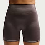 Shorts da ciclista 13 cm a vita alta NikeSKIMS Satin Shine – Donna
