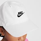 Gorra Futura con visera curva para niños talla pequeña Nike