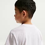 Nike Sportswear Set aus T-Shirt mit Tasche und French Terry-Shorts (jüngere Kinder)