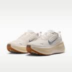 รองเท้าวิ่งโร้ดรันนิ่งผู้ชาย Nike Vomero Plus