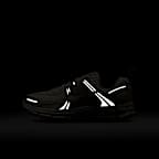 Scarpa Nike Vomero 5 con dettagli dal design rifrangente – Ragazzo/a