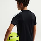 Ποδοσφαιρική κοντομάνικη μπλούζα Nike Dri-FIT Strike για μεγάλα παιδιά