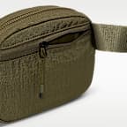 กระเป๋าพาดลำตัว Nike Aura (2 ล.)