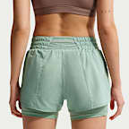 Shorts Dri-FIT 2 en 1 de tiro medio de 8 cm para mujer Nike One