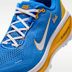Tenis de correr en pavimento para hombre Nike College Vomero 18 (UCLA)
