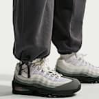 Pantaloni in fleece con orlo aperto Nike Solo Swoosh – Uomo
