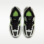 Tenis con detalles reflejantes para niños grandes Nike Vomero 5