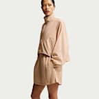 Nike Sportswear laza szabású, magas derekú, könnyű, hasadásgátló női rövidnadrág