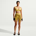 NikeSKIMS Satin Shine Sport-BH mit tiefem Ausschnitt