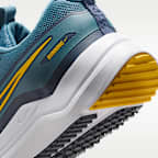 Nike Cosmic Runner Big Kids' Road Running Shoes