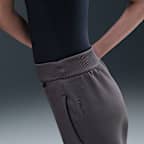 Nike 24.7 ImpossiblySoft Dri-FIT joggingbroek met halfhoge taille voor dames
