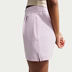Nike 24.7 ImpossiblySoft weite Shorts mit mittelhohem Bund und Dri-FIT-Technologie (ca. 10 cm) (Damen)