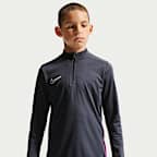 Playera de entrenamiento de fútbol de manga larga Dri-FIT de cierre 1/4 para niños talla grande Nike Academy