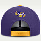 Gorra universitaria Nike Dri-FIT ajustable para hombre LSU On-Field Pro