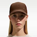 Ostrukturerad keps Nike Dri-FIT Club med Swoosh i metall