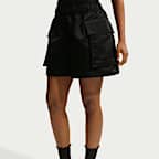 Shorts cargo de satén de tiro medio holgados para mujer Nike Sportswear