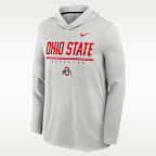 Playera de manga larga universitaria Nike Dri-FIT con gorro para hombre Ohio State Sideline