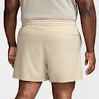 Shorts versátiles Dri-FIT de 13 cm sin forro para hombre Nike Form