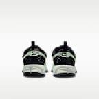 Tenis con detalles reflejantes para niños grandes Nike Vomero 5