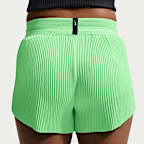 Shorts de correr Dri-FIT ADV de tiro medio de 8 cm con forro de ropa interior para mujer Nike AeroSwift