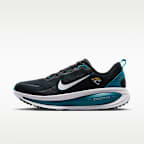 Tenis de correr en pavimento de la NFL para hombre Nike Vomero 18 (Jacksonville Jaguars)