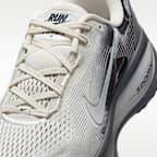 Nike Vomero 18 SE Women's Road Running Shoes