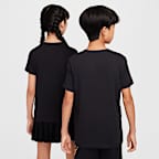 Playera para niños talla grande Nike Sportswear