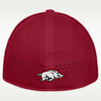Gorra universitaria Nike Dri-FIT para hombre Arkansas Sideline