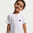 Conjunto de playera con bolsillo y shorts de French Terry para bebé Nike Sportswear