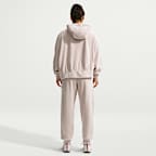 Joggers de tejido Fleece Therma-FIT de tiro medio para mujer Nike One