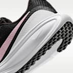 Γυναικεία παπούτσια για τρέξιμο σε δρόμο Nike Revolution 8