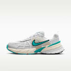 Tenis con detalles reflejantes para mujer Nike V2K Run