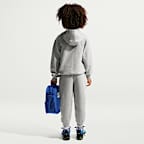 Pantalones de entrenamiento para niños talla pequeña Nike Club Chenille