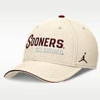 Gorra universitaria marca Jordan Dri-FIT para hombre Oklahoma Primetime