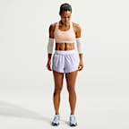 Fôret Nike Swift Dri-FIT-løpeshorts med mellomhøyt liv til dame (6 cm)