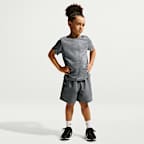 Nike Dri-FIT Miler felsőből és rövidnadrágból álló szett kisgyerekeknek