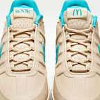 Book 2 x McDonald's Basketballschuh