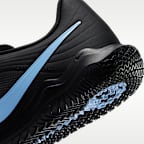 Tacos de fútbol de corte low para cancha cubierta Nike Jr. Tiempo Maestro Club