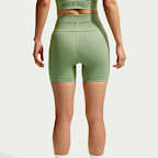 กางเกงปั่นจักรยานขาสั้นเอวสูง 5 นิ้วผู้หญิง Dri-FIT Nike Pro ไร้ตะเข็บ