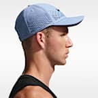 Gorra Swoosh con estructura Nike Dri-FIT ADV Club