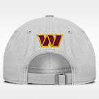 Gorro ajustable Nike de la NFL de los Washington Commanders para hombre, línea Primetime Club Arched