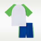 Conjunto de 2 piezas con shorts Victory Lap para bebé (12 a 24 meses) Nike Sportswear
