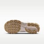 Chaussure avec détails réfléchissants Nike Zoom Vomero 5 pour femme