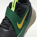 Tenis de básquetbol para niños grandes Nike Team Hustle D 12