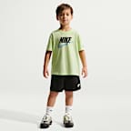 Conjunto de 2 piezas con shorts de French Terry holgados para niños talla pequeña Nike Sportswear In The Zone
