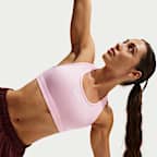 Brassière de sport rembourrée à maintien normal Nike Swoosh pour Femme