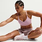 Damski stanik sportowy z regulacją i wkładkami zapewniający lekkie wsparcie Nike Indy