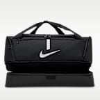 Pevná sportovní taška Nike Academy Team (střední velikost, 37 l)