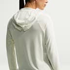 Playera de trail running Dri-FIT con gorro con protección contra los rayos UV para mujer Nike ACG "Solar Chase"